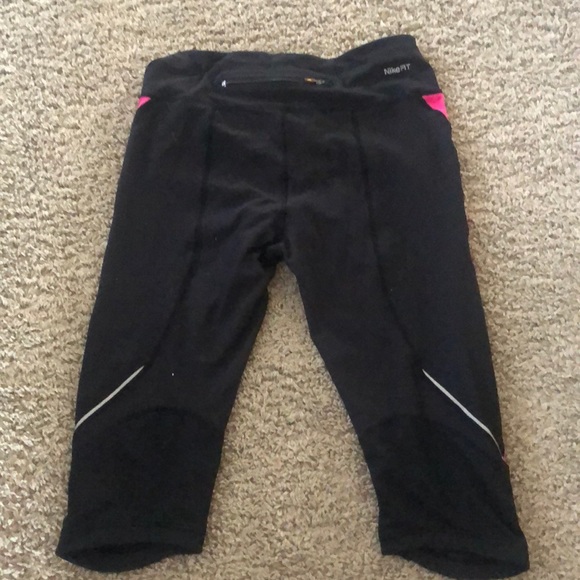 NIKE for dry running capris / shorts - Picture 2 of 4